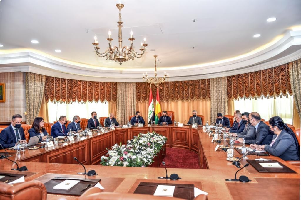 Kurdistan Region Prime Minister Masrour Barzani (top center) during a meeting with Sulaimani and Halabja governors and Garmiyan and Raparin Administration heads, May 17, 2022. (Photo: KRG)